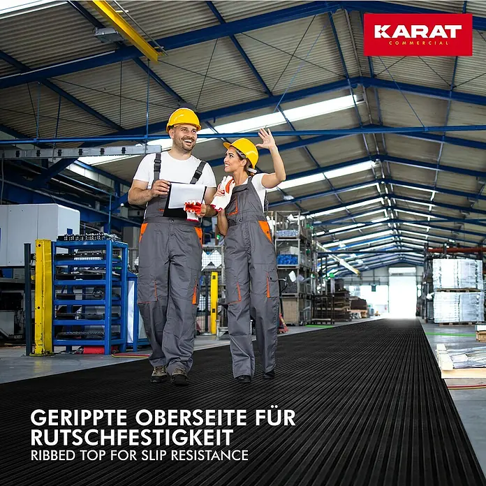 Floordirekt Läufer Breit gerippt - 200 x 120 x 0,3 cm, Schwarz - Zwei Arbeiter auf einer rutschfesten KARAT Commercial Bodenmatte.