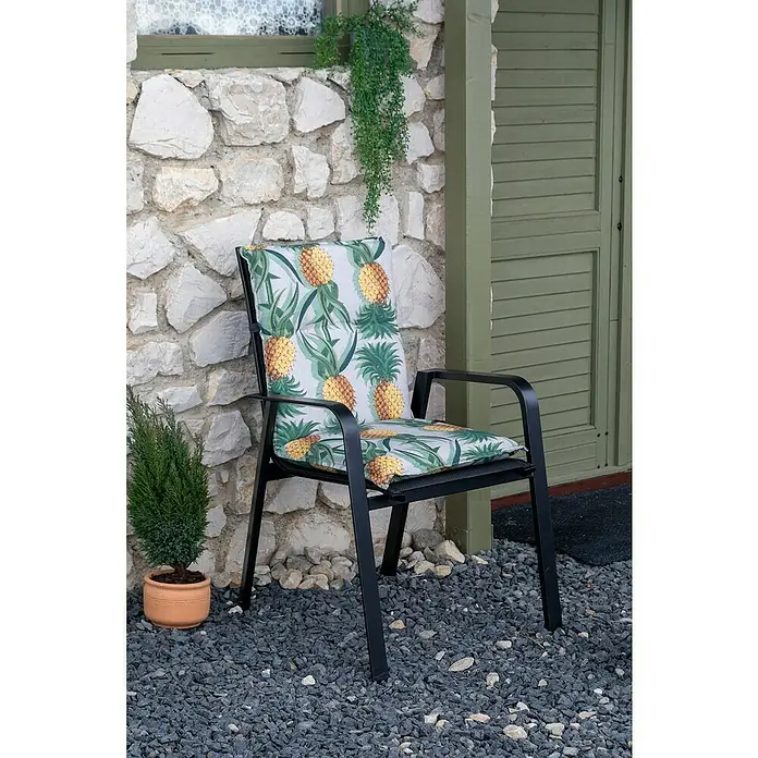 beo Gartenmöbel-Auflage Treffelstein - Niederlehner, 6 Stk., L x B x H: 98 x 46 x 8 cm, Baumwolle, Polyester, Grün/Gelb - Ein stilvoller Gartenstuhl mit Ananas-Muster Kissen, der Komfort und tropisches Flair vereint. Perfekt für entspannte Stunden im Freien.