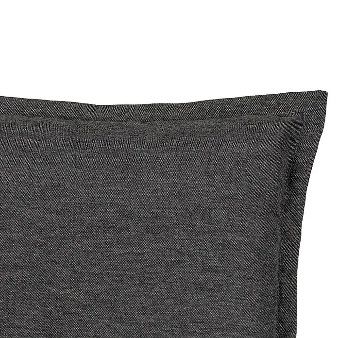 beo Gartenmöbel-Auflage Schwarz - Liegenauflage, 1 Stk., L x B x H: 191 x 58 x 8 cm, Baumwolle, Polyester - Detailansicht eines grauen Zierkissens mit feiner Textur, das eine gemütliche und stilvolle Atmosphäre vermittelt.