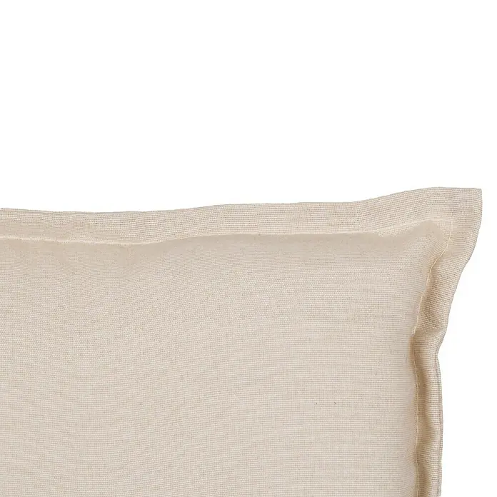 beo Gartenmöbel-Auflage Takume - Hochlehner, 6 Stk., L x B x H: 118 x 46 x 8 cm, Baumwolle, Polyester, Beige - Nahaufnahme eines beigen Stoffkissens mit sauberer Naht, ideal für ein gemütliches Ambiente.