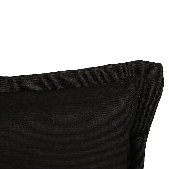 beo Gartenmöbel-Auflage Trabzon - Hochlehner, 6 Stk., L x B x H: 118 x 46 x 8 cm, Baumwolle, Polyester, Schwarz - Nahaufnahme einer schwarzen Zierkissen-Ecke mit Band, das einen eleganten Akzent für jedes Sofa oder Bett bietet.