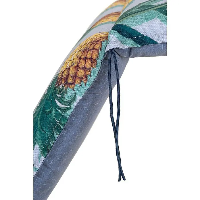 beo Gartenmöbel-Auflage Treffelstein - Relaxsesselauflage, 1 Stk., L x B x H: 171 x 46 x 8 cm, Baumwolle, Polyester, Grün/Gelb - Detailaufnahme einer Nackenrolle mit Ananasdruck, die durch Bindebänder befestigt wird. Perfekt für entspannte Stunden.