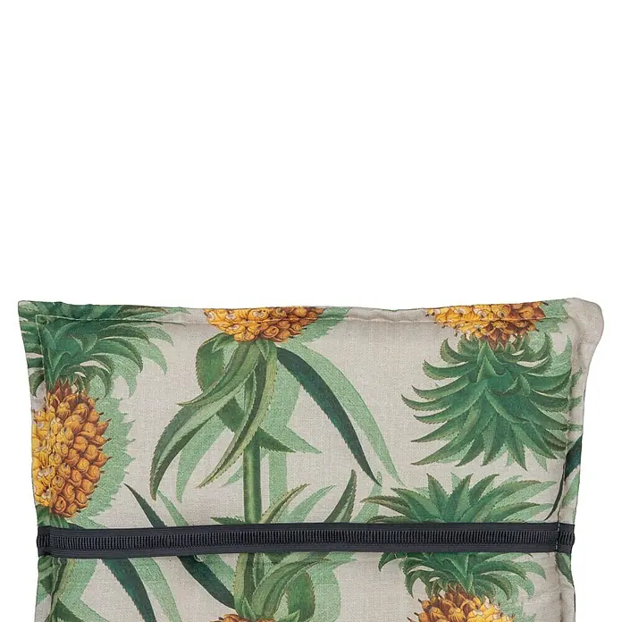 beo Gartenmöbel-Auflage Treffelstein - Relaxsesselauflage, 1 Stk., L x B x H: 171 x 46 x 8 cm, Baumwolle, Polyester, Grün/Gelb - Ein stilvolles Kissen mit Ananasdruck, perfekt für einen tropischen Touch in Ihrem Zuhause. Das Kissen ist mit einem dunklen Band versehen.