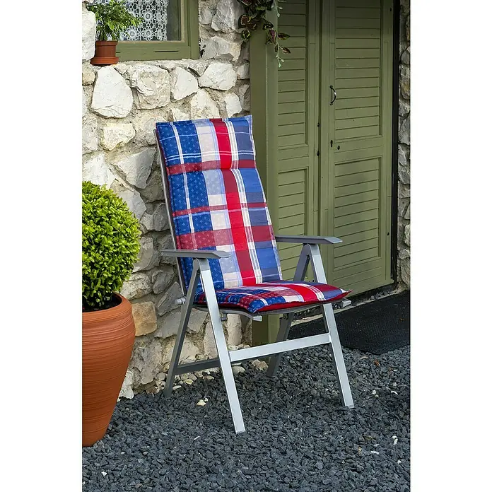 beo Gartenmöbel-Auflage Gera - Hochlehner, 4 Stk., L x B x H: 120 x 48 x 5 cm, Baumwolle, Polyester, Blau/Rot - Ein bequemer Gartenstuhl mit blau-rot kariertem Polster lädt zum Verweilen im Freien ein. Perfekt für entspannte Stunden im Garten.