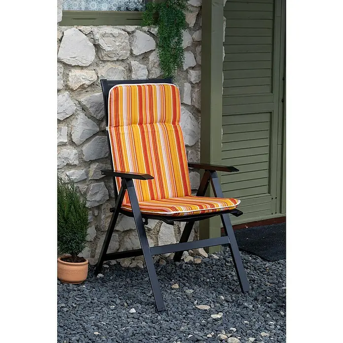 beo Gartenmöbel-Auflage Paselimra - Hochlehner, 6 Stk., L x B x H: 114 x 47 x 5 cm, Baumwolle, Polyester, Gelb/Rot - Ein Gartenstuhl mit gestreifter Polsterung, der zum Entspannen im Freien einlädt. Der schwarze Rahmen bietet einen eleganten Kontrast.