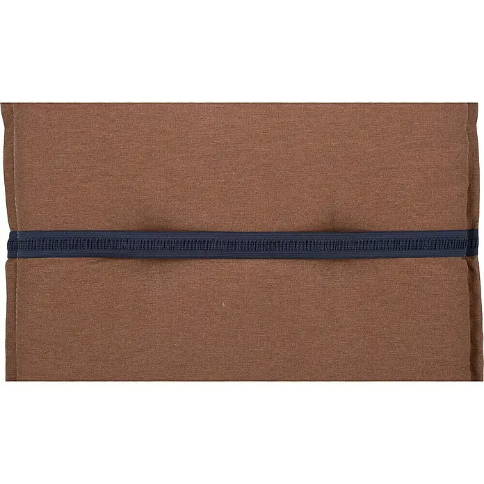 beo Gartenmöbel-Auflage Tolonaro - Relaxsesselauflage, L x B x H: 171 x 46 x 8 cm, Baumwolle, Polyester, Beige - Nahaufnahme eines braunen Kissens mit einem dunklen Band in der Mitte, das für zusätzlichen Halt sorgt. Texturierter Stoff und elegantes Design.