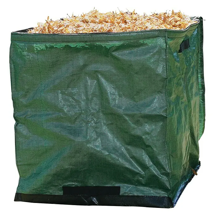 Gardol Comfort Gartenabfallsack - 392 l, 70 x 70 x 80 cm - Eine grüne Gartentonne ist mit Holzspänen gefüllt. Die Tonne ist robust und ideal für Gartenabfälle.
