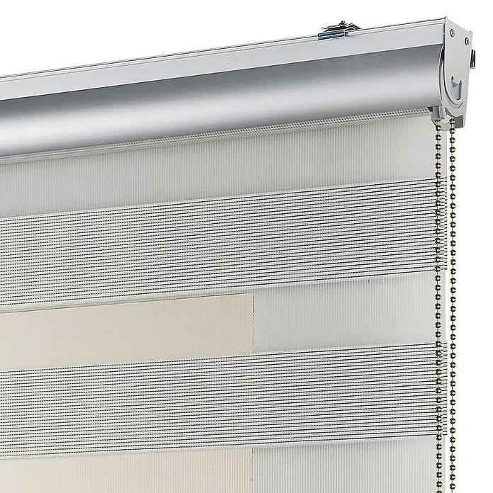 Estor noche y día Platinum - An x Al: 160 x 250 cm, Gris - Primer plano de un moderno estor enrollable doble a rayas, combinando diseño elegante y funcionalidad para la decoración de ventanas.