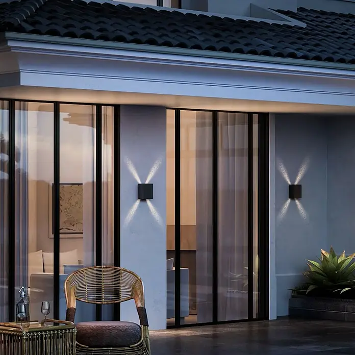 Starlux LED-Außenwandleuchte Effect - 6 W, 10 x 6 x 12 cm, Anthrazit, IP65 - Moderne Außenwandleuchten mit kreuzförmigem Lichteffekt an einer Hauswand.