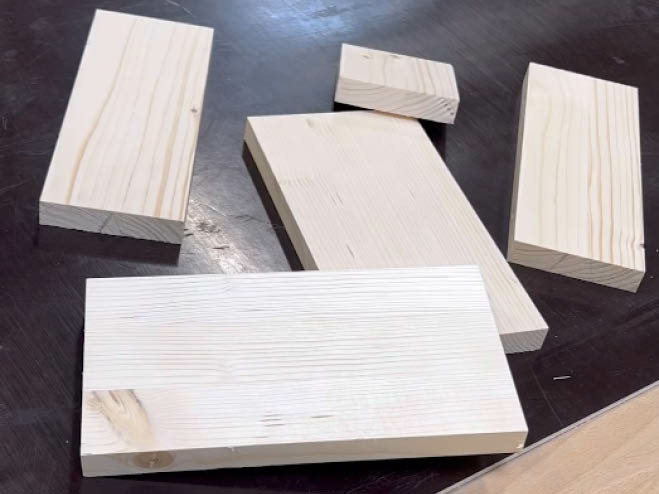 5 Leimholzplatten in unterschiedlichen Abmessungen zugeschnitten