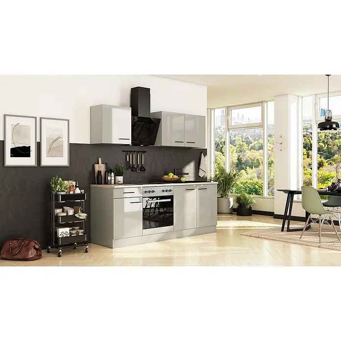 Flex-Well Lund Singleküche Typ 1 - Breite: 210 cm, Lichtgrau, Mit Elektrogeräten - Helle, moderne Küche mit grauen Küchenschränken, einer schwarzen Dunstabzugshaube und stilvollen Accessoires wie Bildern und einem Servierwagen.