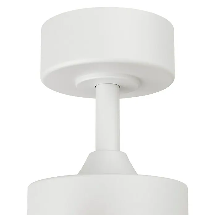Arte confort Ventilador de techo Echo S - Blanco/Madera, 91 cm, 26,3 W, Blanco cálido - Primer plano de una lámpara de techo blanca. El diseño minimalista proporciona iluminación moderna y elegante.