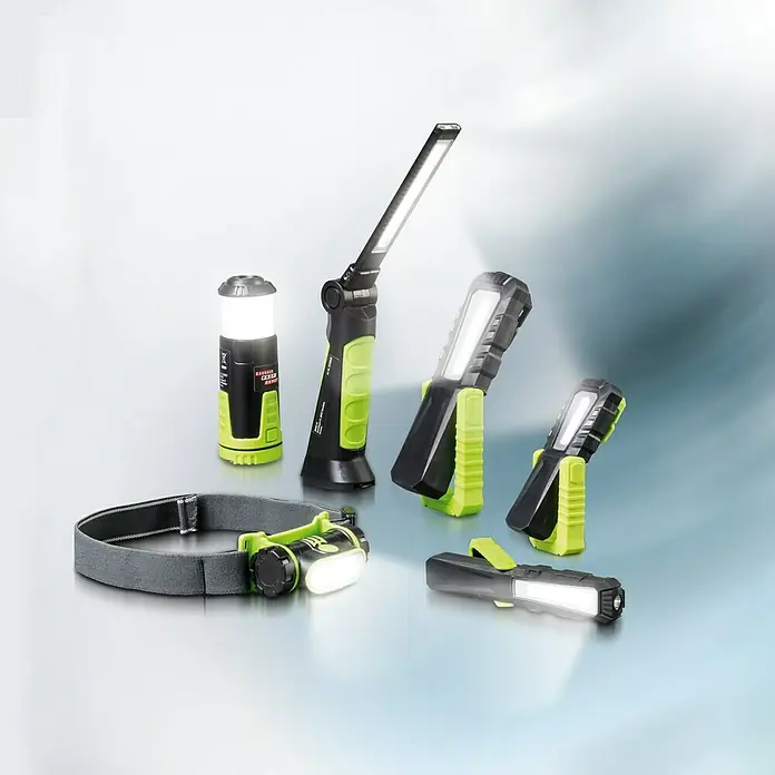 BAUHAUS LED-Arbeitsleuchte FS. 200 - 230 lm, Lichtfarbe: Neutralweiß - Eine Auswahl an LED-Arbeitsleuchten in Schwarz und Neongrün, darunter Stirnlampe, Stablampe, Baustellenstrahler und Taschenlampe.