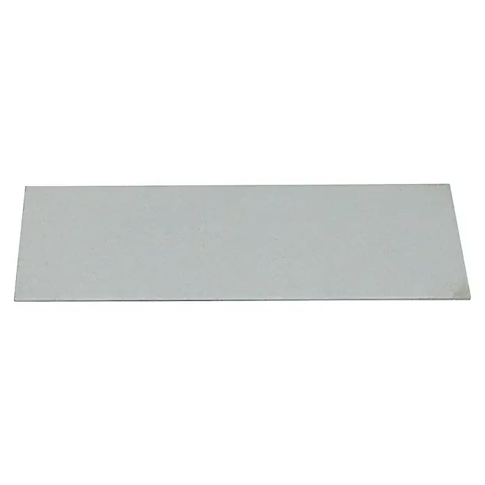Heka Ziehklinge - 60 x 150 mm - Nahaufnahme einer schlichten, rechteckigen, hellgrauen Fliese, die eine saubere und moderne Ästhetik für Innenräume bietet.
