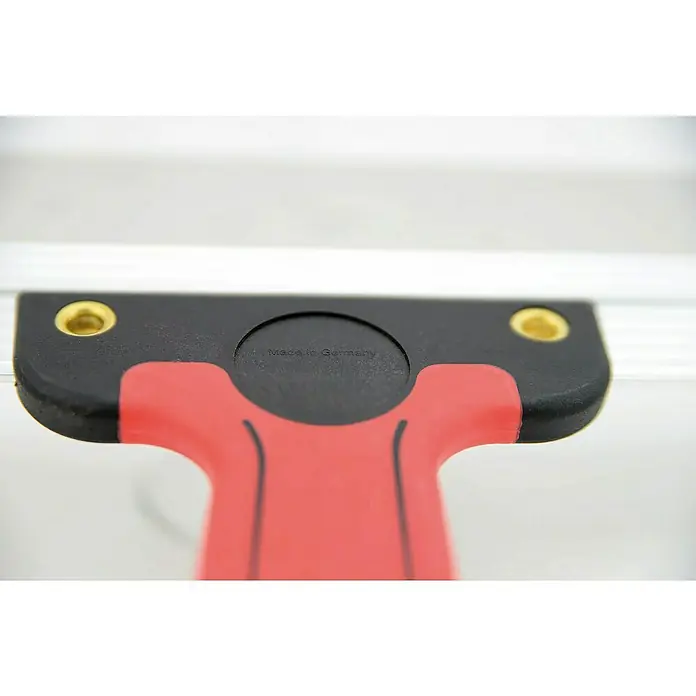 Heka Espátula ancha - Ancho de hoja: 480 mm, Inoxidable - Detalle de una herramienta roja y negra con la inscripción "Made in Germany", destacando su origen de fabricación de alta calidad.