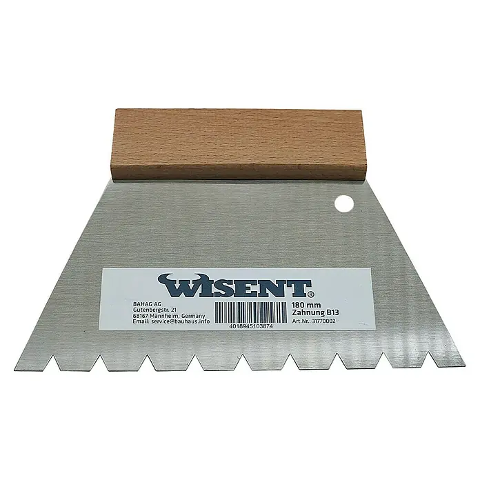 Wisent Klebespachtel - Typ Zahnung: B13, 180 mm - Detailaufnahme eines Wisent Zahnspachtel mit Holzgriff, ideal zum Auftragen von Klebstoffen und Beschichtungen mit präziser Zahnung.