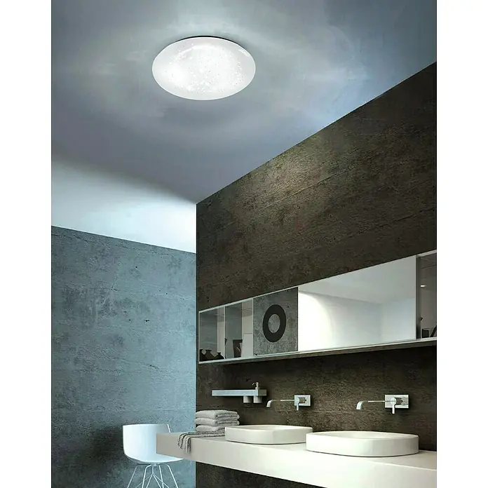 Just Light Plafón LED Skyler - 8 W, Blanco, Blanco cálido, Diámetro: 250 mm - Lámpara de techo con patrón de estrellas en un baño moderno, creando un ambiente agradable. El diseño de iluminación es elegante y minimalista.