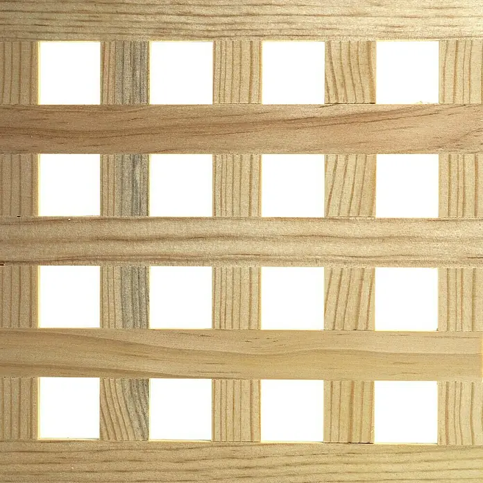 Celosía para exterior E12 Recto - 16 x 85 cm - Primer plano de un estante de madera con recortes cuadrados, ideal para el almacenamiento y la exhibición de productos.