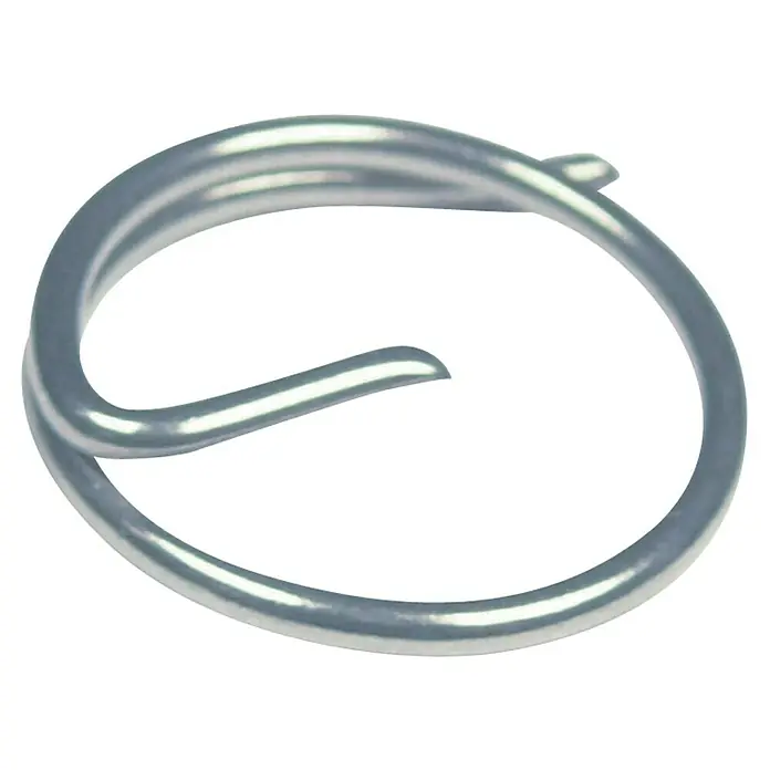 Marinetech Ringsplint - Durchmesser: 10 mm, Edelstahl, A4 - Nahaufnahme eines silbernen Schlüsselrings, der sich windet und einen modernen, minimalistischen Look bietet. Ideal für Schlüsselorganisation.