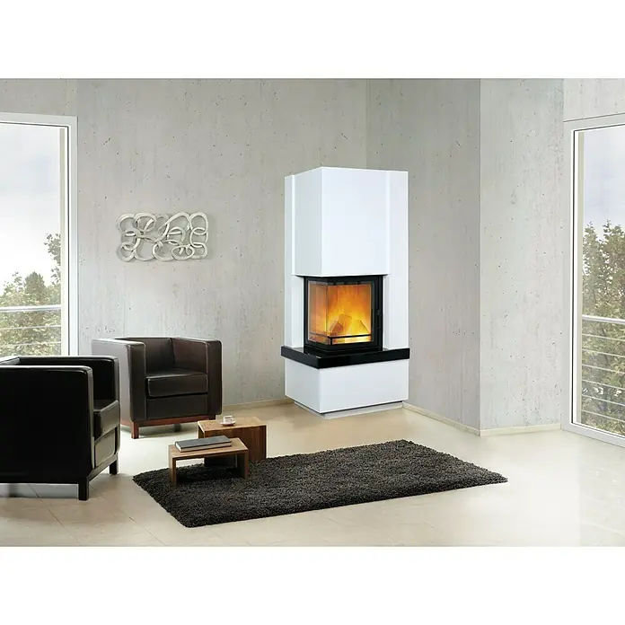 Hark Kaminbausatz Easy 500 - 8 kW, Raumheizvermögen: 220 m³, Ohne Regal, Naturschwarz - Wohnzimmer mit einem weißen Kamin, Sesseln und einem Teppich. Der Kamin ist der Fokus des Raumes.