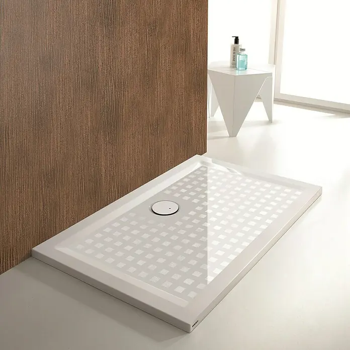 Hoesch Duschwanne Muna - L x B: 100 x 100 cm, Verbundwerkstoff, Weiß, Mit Antirutsch-Oberfläche - Rechteckige Duschwanne in Weiß mit quadratischem Muster und rundem Ablauf für ein modernes Badezimmerdesign.