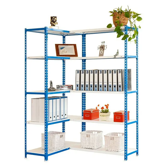 Simonrack Simonclick Abschlussregal Simoncorner - H x B x T: 200 x 140 x 40 cm, Traglast pro Boden: 80 kg, Anzahl Böden: 10 Stk., Stecken, Blau/Weiß - Regal mit blauen Streben und weißen Regalböden, gefüllt mit Büroartikeln und Dekorationen.