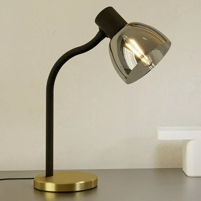Eglo LED-Tischleuchte Macere - 25 W, L x B x H: 22 x 12 x 34 cm, Schwarz, Gold, Schwarz - Elegante Tischleuchte mit einem goldenen Sockel, einem schwarzen Arm und einem glänzenden, silberfarbenen Lampenschirm für stilvolle Beleuchtung.