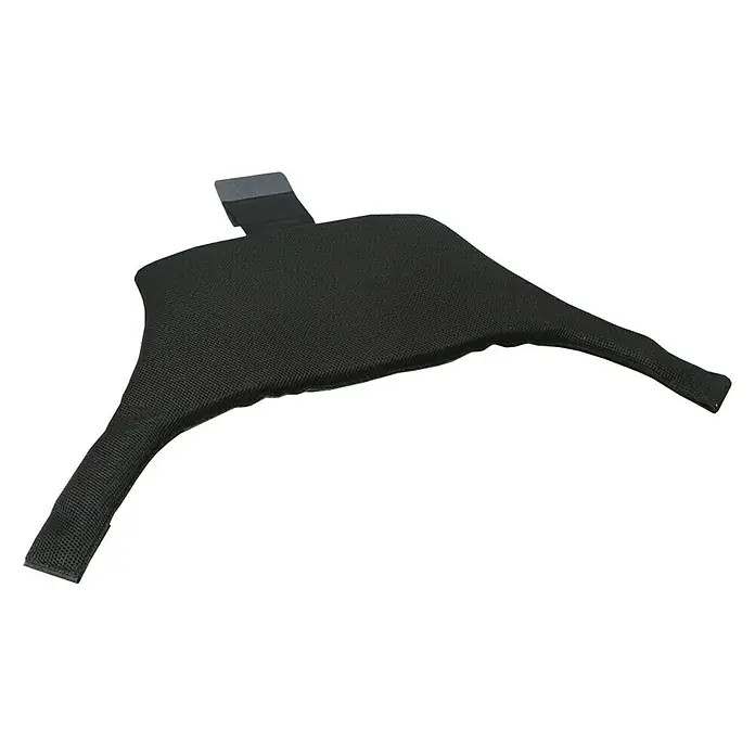 Adaptador de cinturón para embarazadas - Negro - Imagen detallada de una máscara facial negra con una banda gris, aislada sobre un fondo negro.