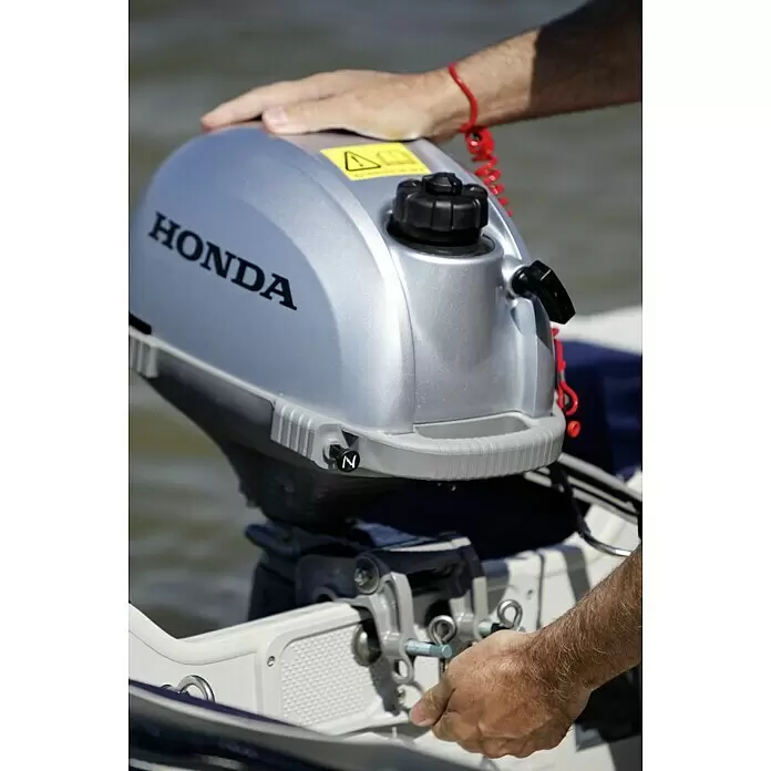 Honda Marine Außenbordmotor BF 2.3 LCHU - 1,7 kW, Pinnensteuerung, Langschaft, Seilzug - Vorderansicht