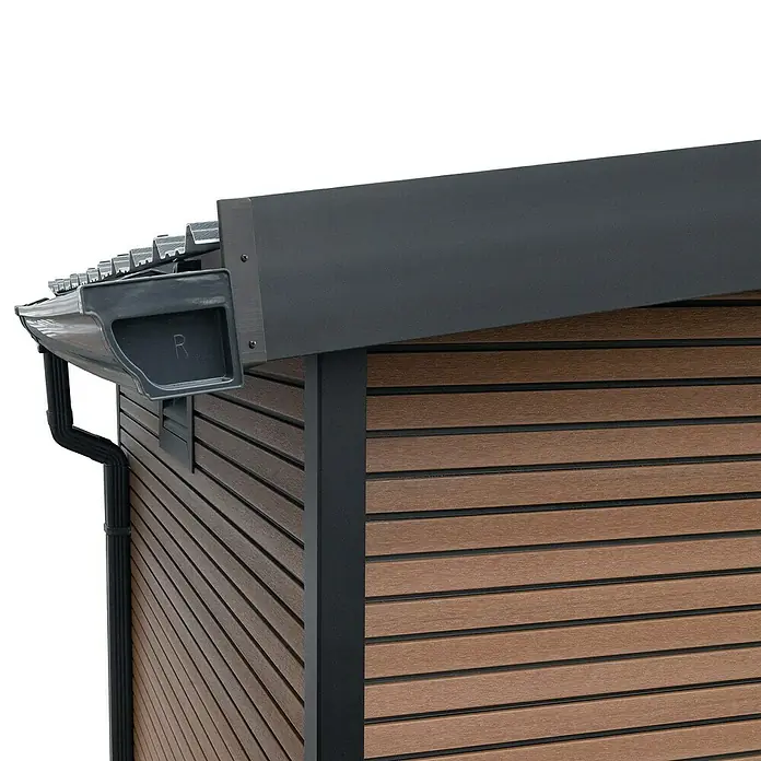 Gerätehaus Fusyon Composite - Außenmaß inkl. Dachüberstand (B x T): 238 x 234 cm, Verbundwerkstoff, Wooden Braun - Detailansicht eines modernen Gartenhauses mit Holzverkleidung, Regenrinne und schlichtem Dachdesign.