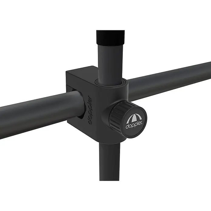 Doppler Balkonklammer Myzone Vario Fix - Schwarz, Für Rohrdurchmesser: 38 mm - Detailaufnahme einer Doppler Sonnenschirmhalterung mit Feststellschraube zur sicheren Befestigung von Sonnenschirmen.
