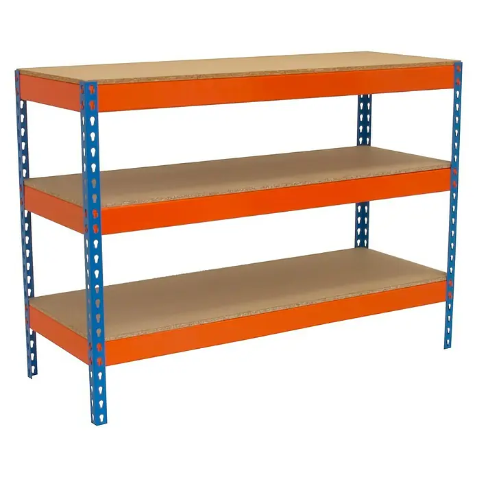 Simonrack Simonwork Werkbank Basic 3 - L x B: 76 x 180 cm, Arbeitshöhe: 90 cm, Belastbarkeit: 1.200 kg, Orange/Blau - Ein dreistufiges Lagerregal mit orangefarbenen Rahmen und hellbraunen Einlegeböden, ideal für Lagerung und Organisation.