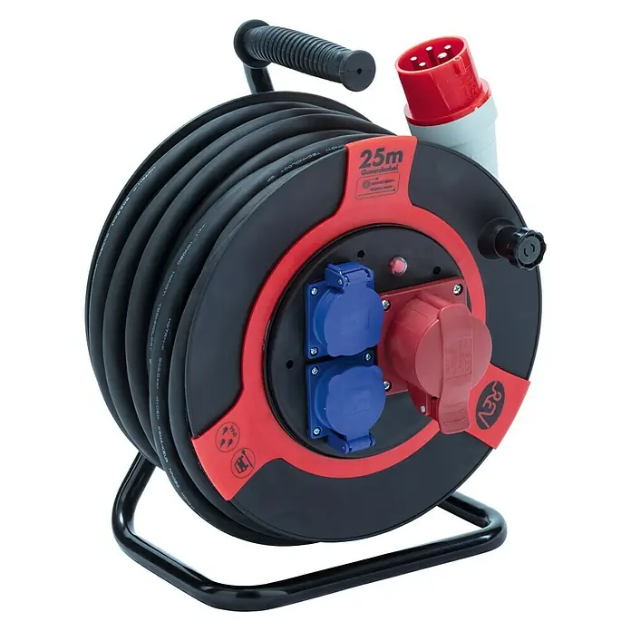 Kabeltrommel - Kunststoff, 25 m, H07RN-F, IP44, CEE-Stecker - Stromkabeltrommel mit 25 m Gummikabel, ausgestattet mit zwei blauen und einem roten Steckdosenanschluss für vielseitige Anwendungen.