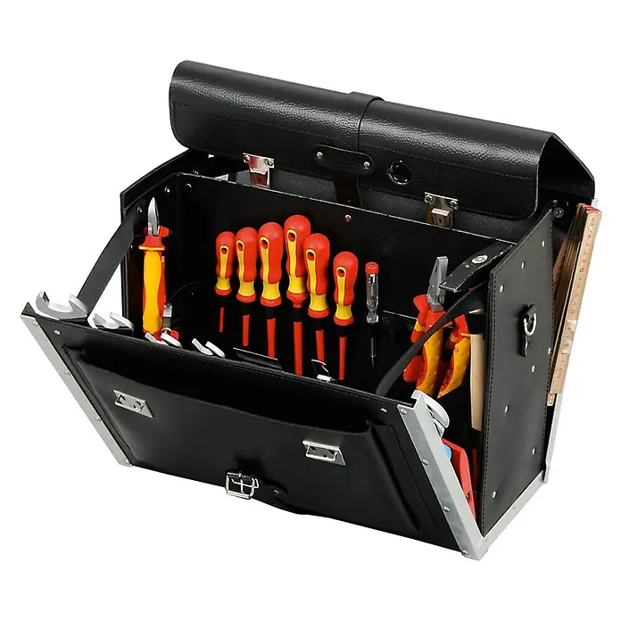 Hepco & Becker Werkzeugtasche Favorit 7123 - Innenmaß: B x T x H: 450 x 340 x 190 mm, Leder, Schwarz - Ein offener Werkzeugkoffer aus schwarzem Leder, gefüllt mit einer Vielzahl von Werkzeugen. Ideal für Handwerker und Heimwerker.