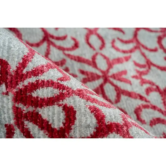 Kayoom Kurzflorteppich Baroque - Grau/Rot, 290 x 200 cm, 100 % Polyester - Nahaufnahme eines Teppichs mit rotem Blumenmuster auf grauem Grund. Das Muster ist detailliert und die Textur ist weich.