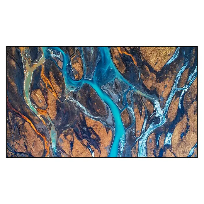 Cuadro Abstract - Abstracto, An x Al: 120 x 70 cm - Vista aérea de un sistema fluvial serpenteando a través de tierras marrones y oscuras, con aguas azules y blancas que crean un patrón único.