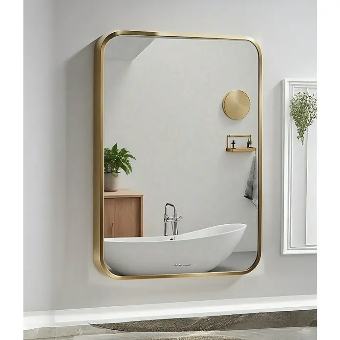 Espejo de pared Ovalado Zen - 60 x 100 cm, Oro - Elegante baño con espejo dorado, que refleja el diseño moderno de la habitación.