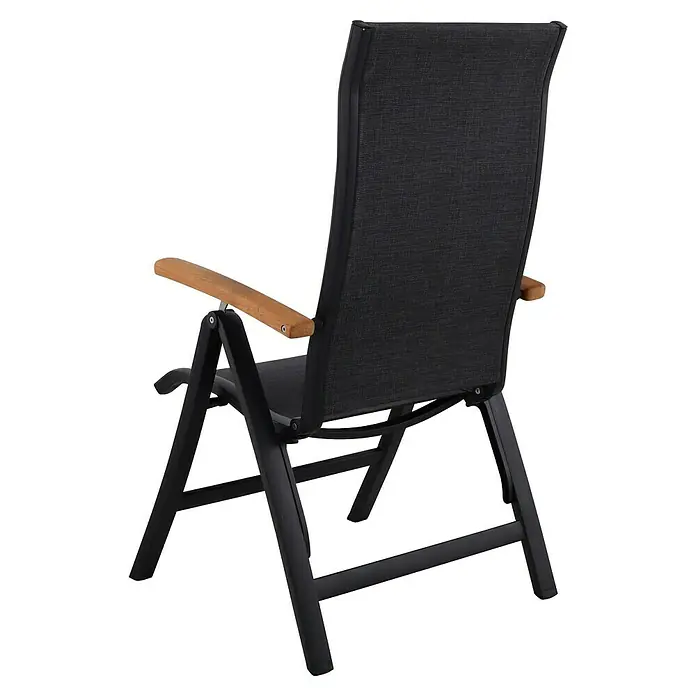 Sunfun Melina Sillón de posiciones - Negro, Teca/Textiline/Aluminio, Respaldo regulable - Una vista posterior de una silla plegable de exterior negra con reposabrazos de madera.