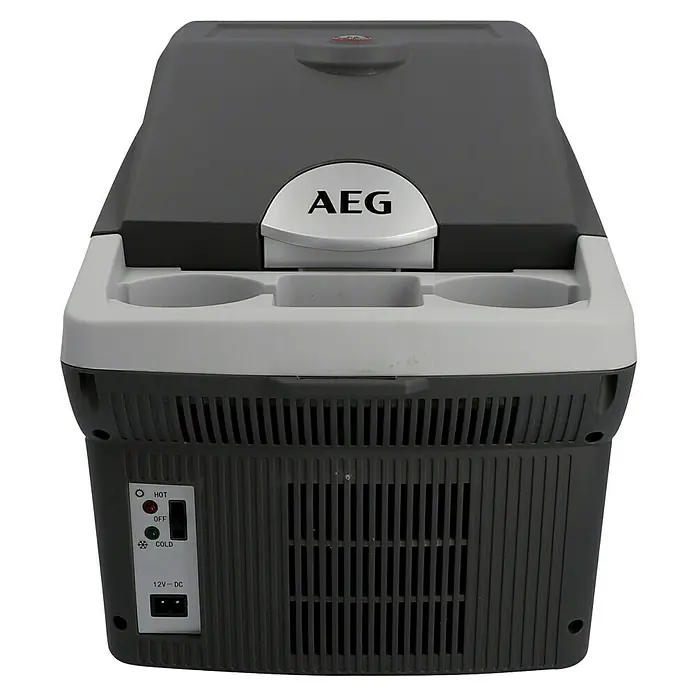 AEG Kühlbox BK16 - Fassungsvermögen: 16 l, 3 Getränkehalter, Schwarz - Abbildung einer tragbaren AEG Kühlbox mit Warmhaltefunktion, ideal für unterwegs, mit Bedienfeld für Temperaturregelung.