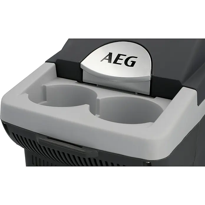 AEG Kühlbox BK6 - Fassungsvermögen: 6 l, 2 Getränkehalter, Schwarz - Nahaufnahme einer AEG Kühlbox mit Getränkehaltern, ideal für unterwegs. Praktisches Design für Komfort und Organisation.