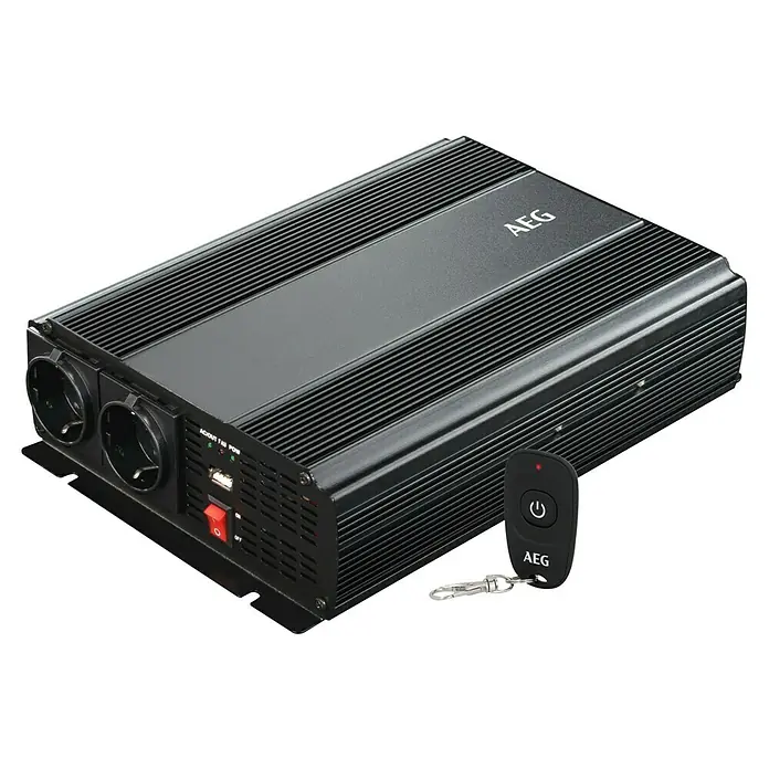 AEG Spannungswandler ST 1000 - 1.000 W - Nahaufnahme eines AEG Spannungswandlers mit Fernbedienung, der Strom aus Gleichstrom in Wechselstrom umwandelt.