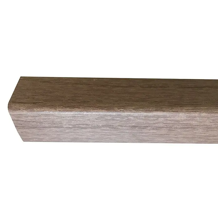 Rufete Canto de PVC adhesivo Nogal - 260 cm x 25 mm x 26 m, Nuez - Primer plano de un perfil de madera con grano y borde redondeado sobre fondo neutro.