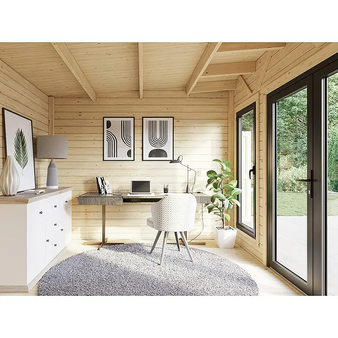 Palmako Gartenhaus Aurelia - Außenmaß inkl. Dachüberstand (B x T): 761 x 404 cm, Holz, Natur, Inklusive überdachtem Freisitz und separatem Abstellraum - Helles, modernes Arbeitszimmer mit Holzwänden, minimalistischen Dekorationen und viel Tageslicht, ideal für konzentriertes Arbeiten.