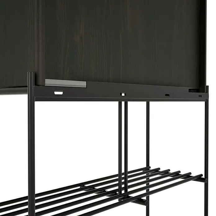 VitrA Equal Bad-Hochschrank - B x T x H: 73,5 x 27,5 x 141 cm, Ulme - Detailaufnahme des modularen Regalsystems. Dunkles Holzregal mit schwarzem Metallgestell und Ablagefächern. Praktisch und stilvoll.