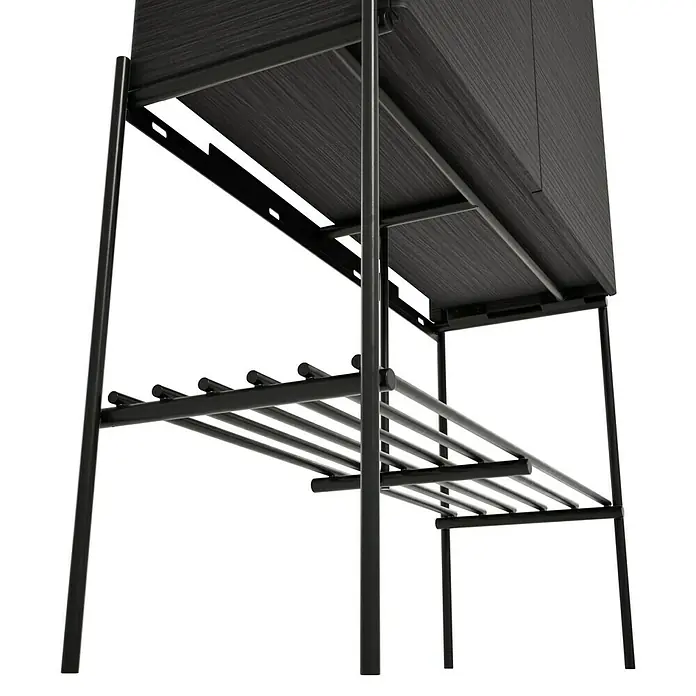 VitrA Equal Bad-Hochschrank - B x T x H: 73,5 x 27,5 x 141 cm, Schwarz-Eiche - Die Nahaufnahme zeigt ein modernes, schwarzes Möbelstück mit klaren Linien und mehreren Ebenen, ideal für stilvolle Aufbewahrung.