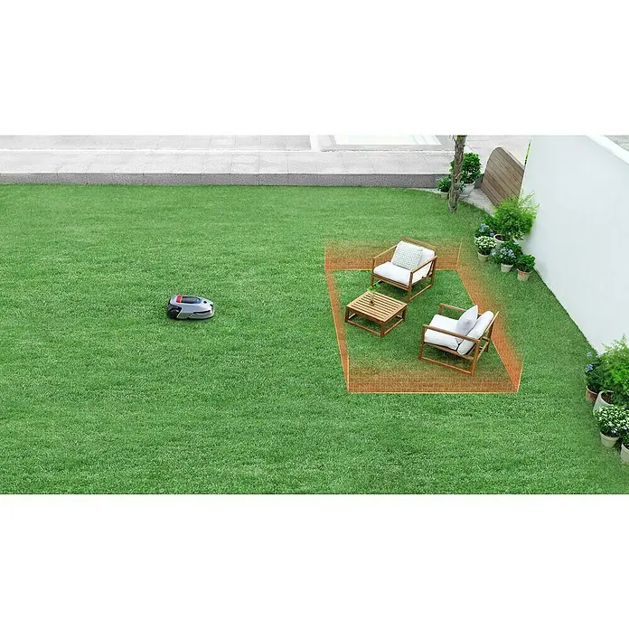 Dreame Mähroboter A2 2000 - 2.000 m², Schnittbreite: 22 cm, Laser-gestützte Navigation, LiDAR - Ein Rasenmähroboter navigiert auf einem grünen Rasen neben Gartenmöbeln, umgeben von einem virtuellen Zaun.