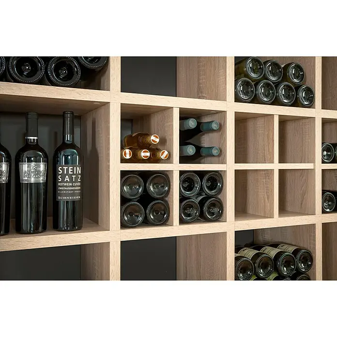 Dolle Regalboden Boon Board - 356 x 328 x 28 mm, Eiche - Weinregal mit verschiedenen Weinsorten in den Fächern.