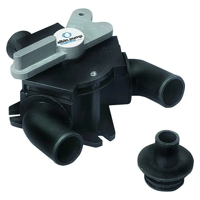 Albin Pump Profi-2-Wege-Ventil - Kunststoff - Eine Albin Pump Marine-Seewasserpumpe mit einem grauen Hebel oben, zusammen mit einem schwarzen Stecker, der separat daneben platziert ist.