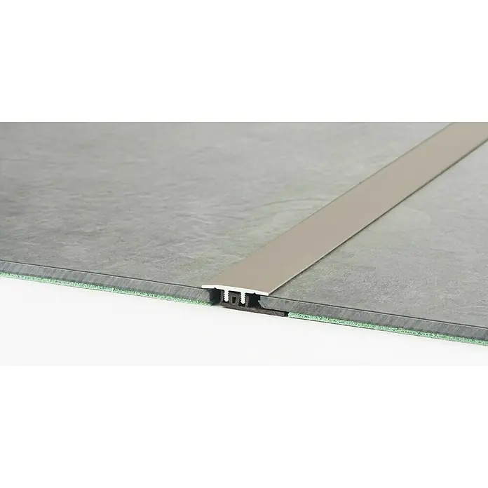 LOGOCLIC Übergangsprofil 322 - Edelstahl matt, 0,9 m x 27 mm, Montageart: Stecken - Ein T-Profil Übergangsprofil für Bodenbeläge, ideal für Übergänge zwischen Fliesen. Elegante Lösung für saubere Abschlüsse.