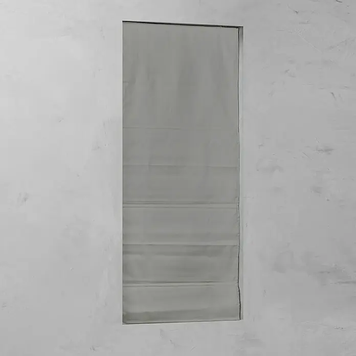 Raffrollo - B x H: 60 x 180 cm, Grau - Graue Stoff-Rollos vor einer weißen Wand. Ideal für Wohnzimmer oder Schlafzimmer, bieten Privatsphäre und ein modernes Aussehen.